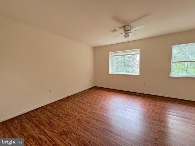 Building Photo - 4645 Logsdon Dr