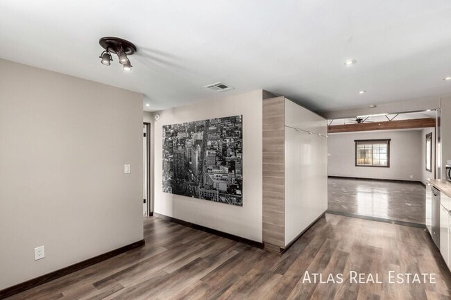 Building Photo - 224 W Montecito Ave