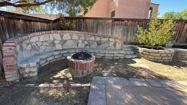 Building Photo - West Palmdale Home