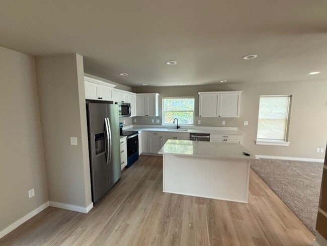 Building Photo - Be the first to enjoy living in this brand new home! Downtown Roslyn!