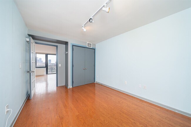 Building Photo - 700 Grove St