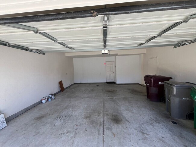 Building Photo - 35736 Emily Ave