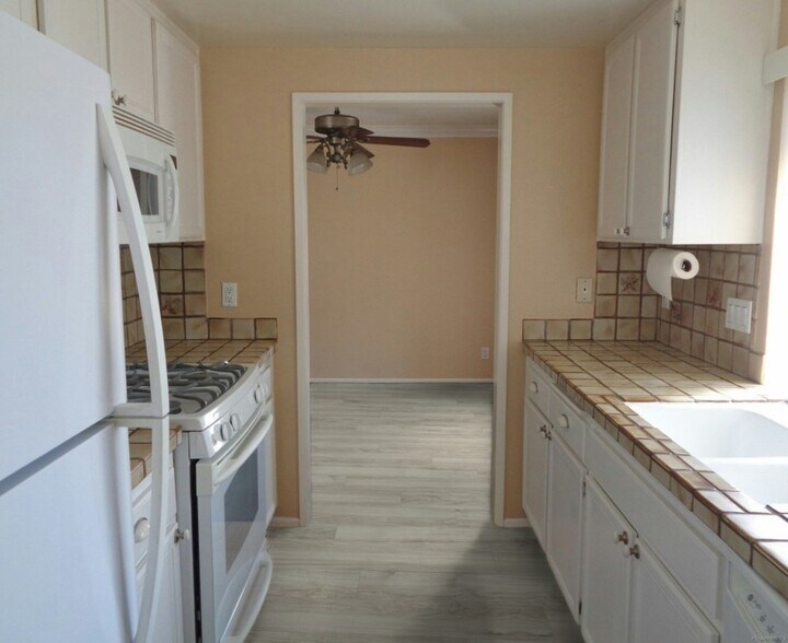 Building Photo - 5 Bridle Ln