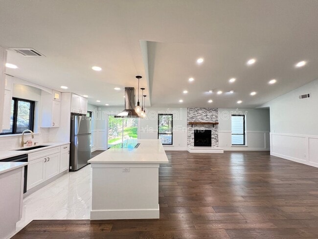 Building Photo - 1331 Buttercup Ct