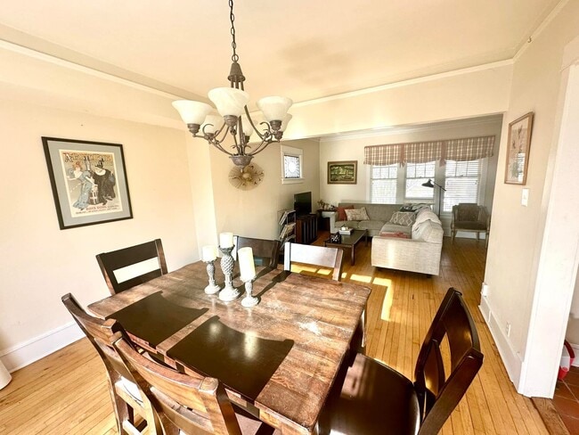 Building Photo - 2023 E Beverly Rd