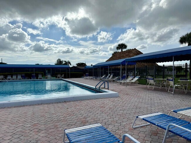 Building Photo - 5496 Viburnum Cir