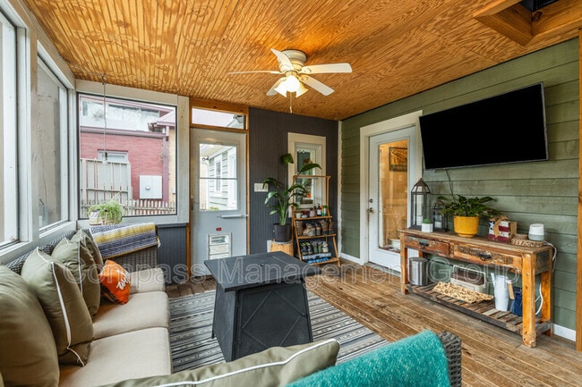 Building Photo - 625 Luttrell St