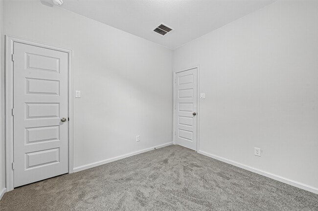 Building Photo - 5019 Bowen Pr Dr