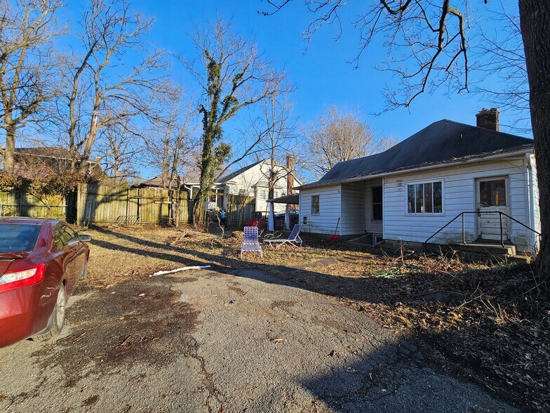 Building Photo - 813 E University St
