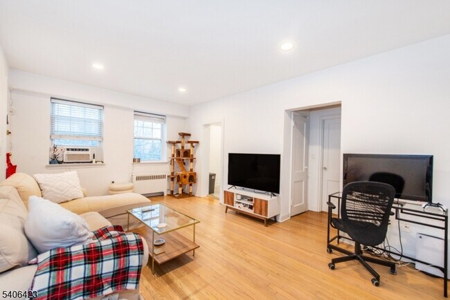 Building Photo - 380 Claremont Ave