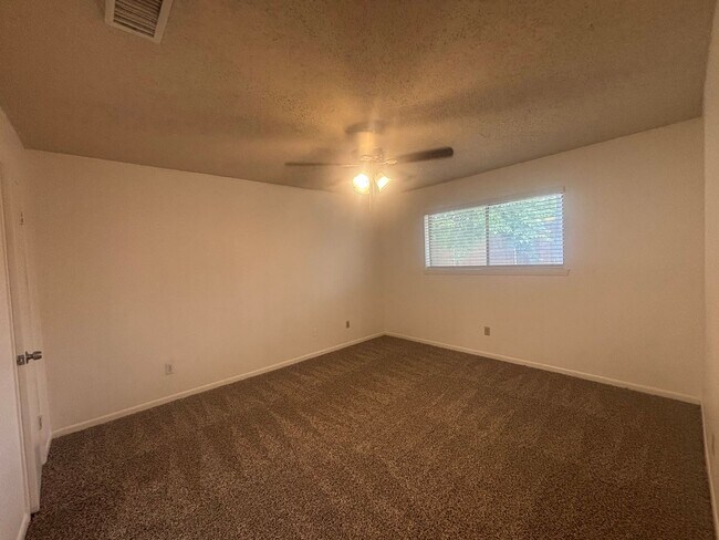 Building Photo - 1508-1510 Blackwell Drive
