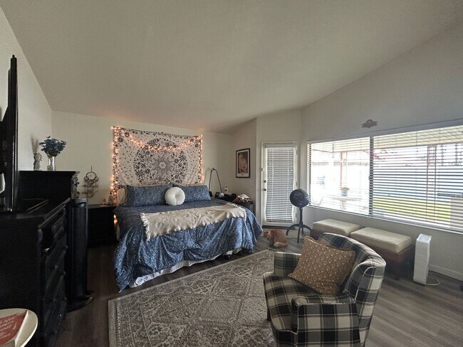 Building Photo - Beautiful 3 Bedroom 2 Bath Home in Redlands!