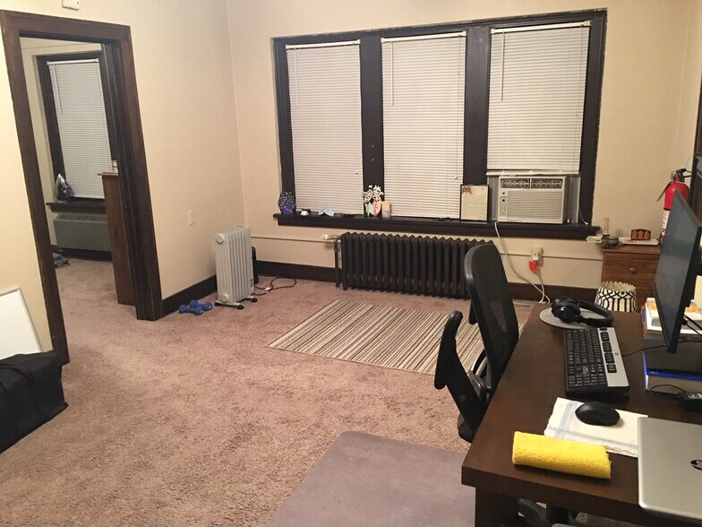 Building Photo - 741 Melrose Ave