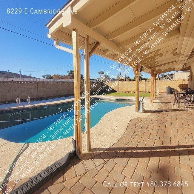 Building Photo - 8229 E Cambridge Ave