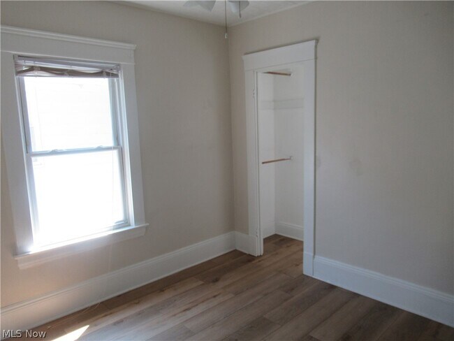 Building Photo - 1518 Ridgewood Ave