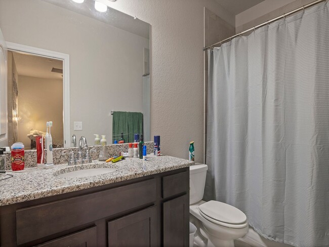 Building Photo - Beautiful 3 Bed, 3 1/2 Bath Townhome in We...