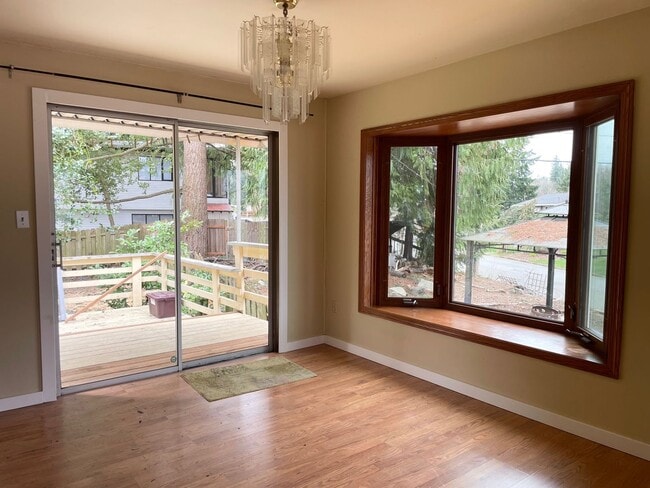 Building Photo - Charming 3 Bed 2.5 Bath Home in Newcastle