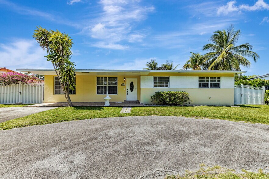 Building Photo - 9941 NW 27th St