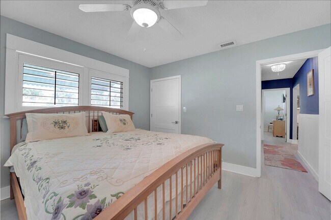 Building Photo - 1708 Sunset Isle Rd