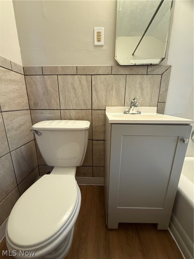 Building Photo - 1427 E 252nd St