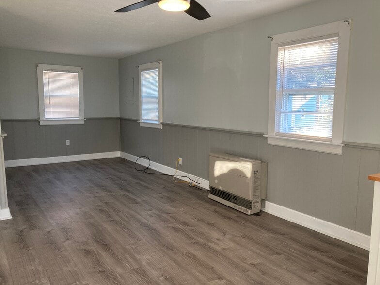 Building Photo - 31 W Old Orchard Ave