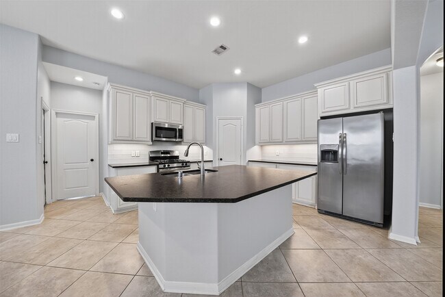 Building Photo - 8922 Pinenut Dr