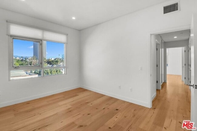 Building Photo - 938 Orange Grove Ave
