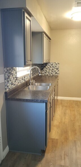Building Photo - 14299 La Paz Dr