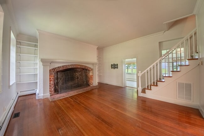 Building Photo - UNIQUE OFFERING-HISTORIC CAPE COD ON URBAN...