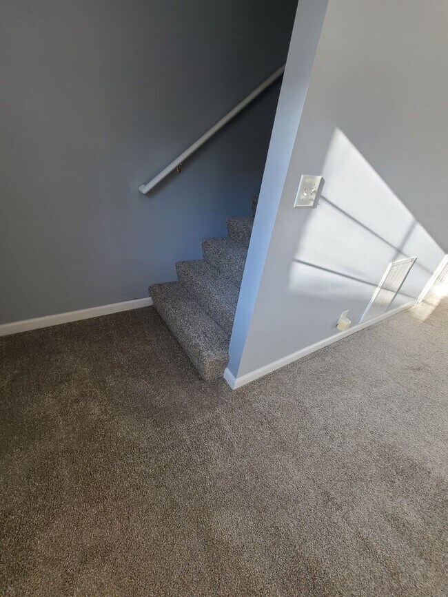 Building Photo - Donelson Townhome!