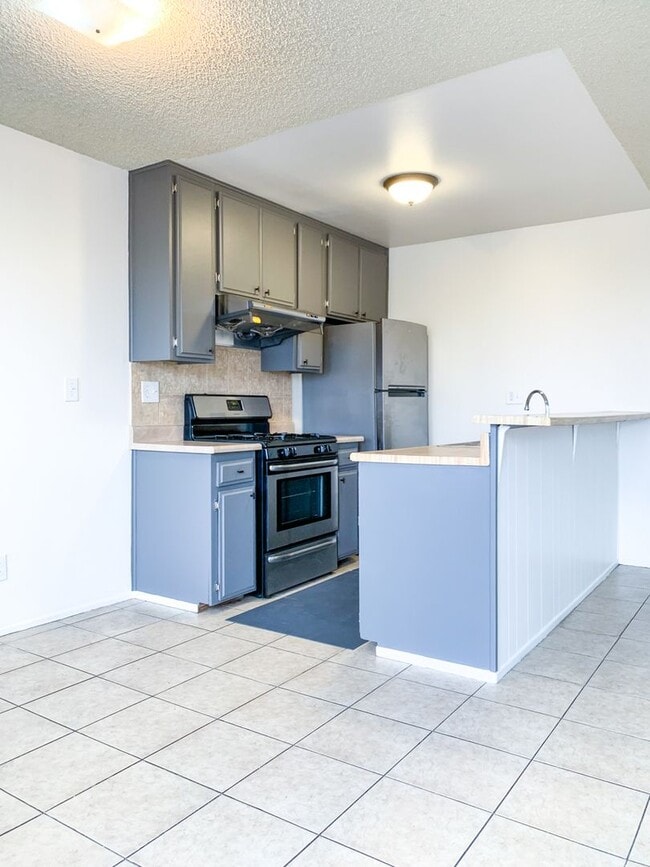 Building Photo - 450 N Coronado St
