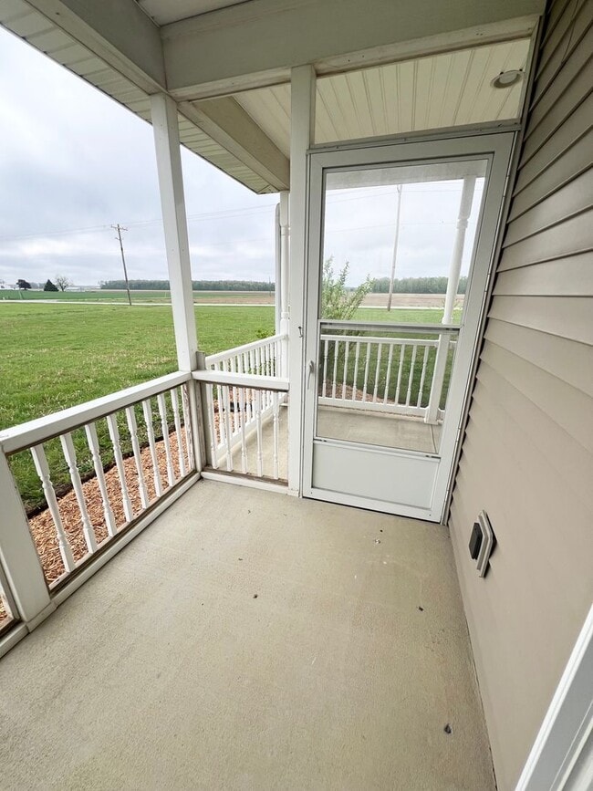 Building Photo - NEW LISTING! 3 Bedroom home