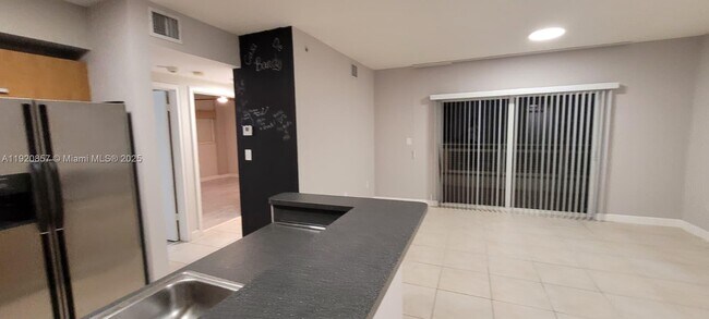 Building Photo - 471 NE 25th St