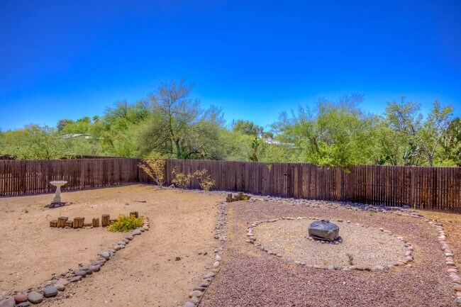 Building Photo - 1422 S Moonflower Ln