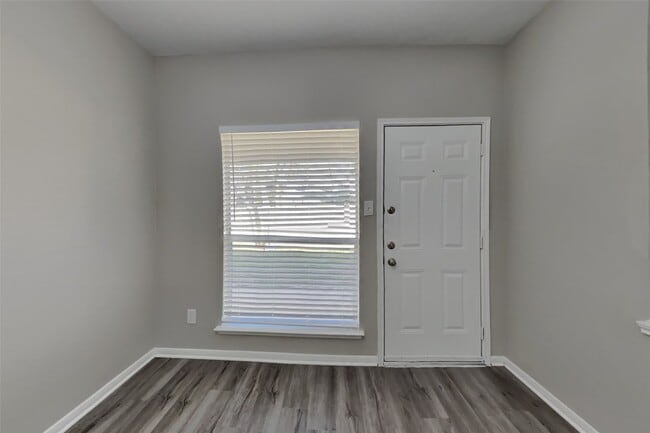 Building Photo - 10726 Perigrine Dr