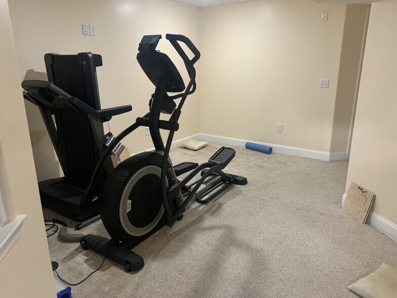 Building Photo - 805 Anna Ln