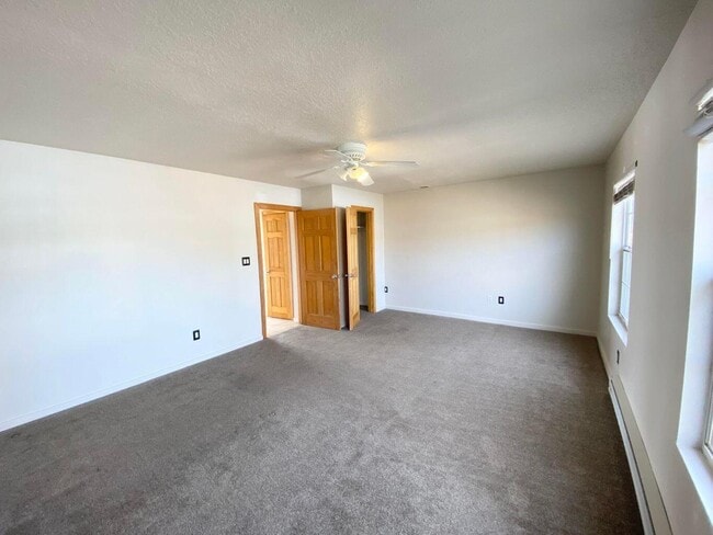 Building Photo - 910 11th Ave NW