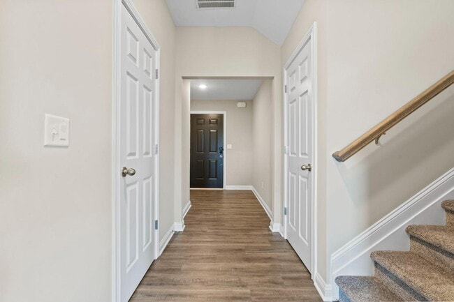 Building Photo - 905 Camden Ct