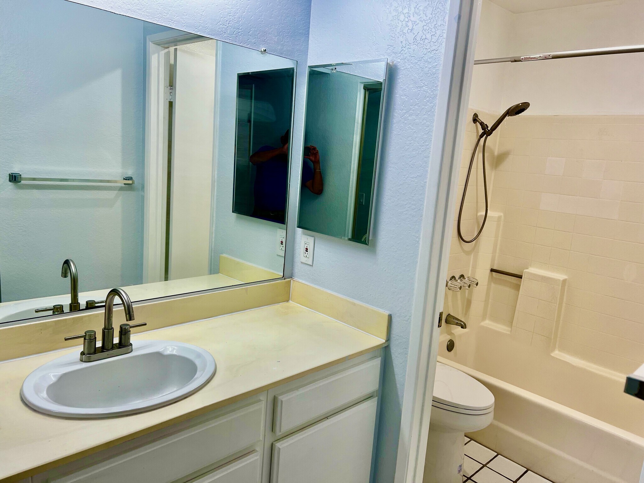 Building Photo - 4070 Rosenda Ct