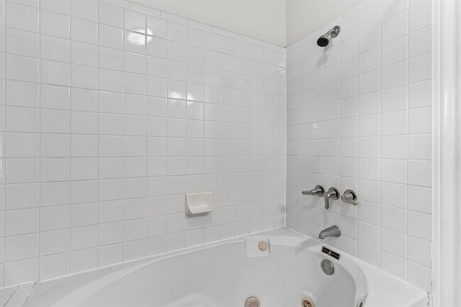 Building Photo - 4702 Rosedale Ave