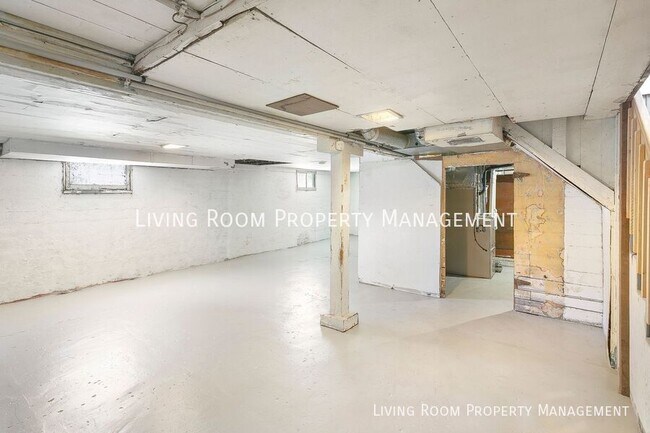 Building Photo - 4137 NE 8th Ave