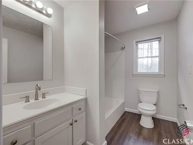 Building Photo - 209 Highland Park Dr
