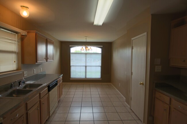 Building Photo - Charming 3 Bedroom in Flint! Coming Soon!