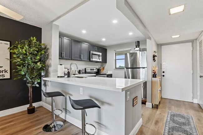 Building Photo - 2309 S Cypress Bend Dr