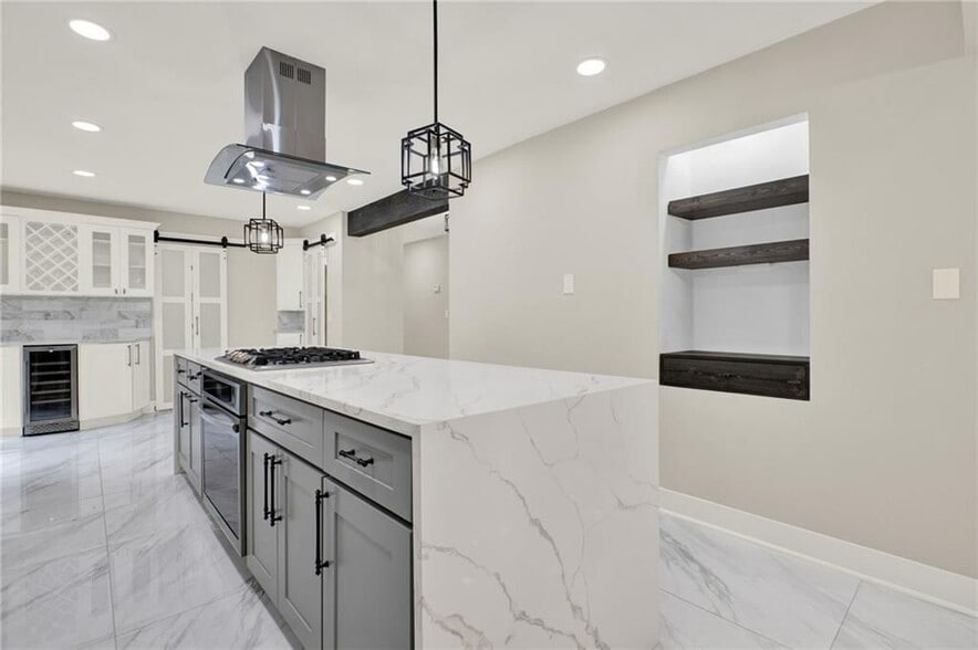 Building Photo - 3270 Brookview Dr