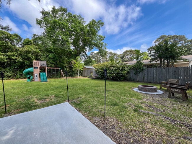 Building Photo - 1534 Kentwood Cir