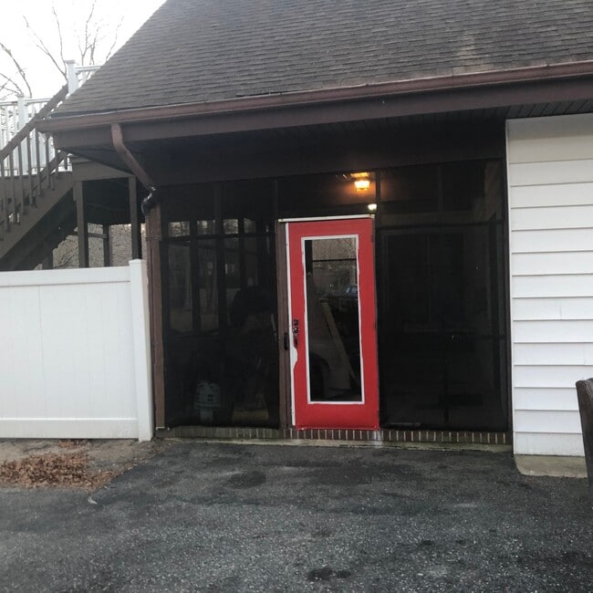 Building Photo - 426 S Seaview Ave