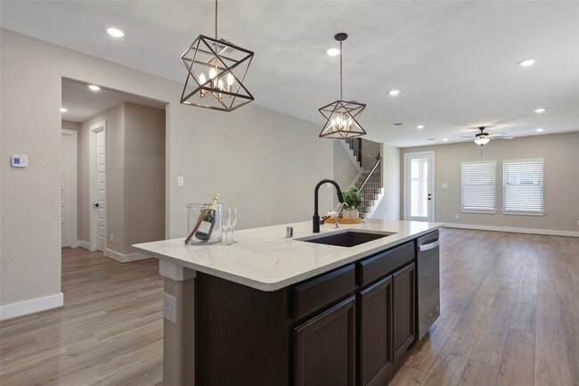 Building Photo - 2013 Woodland Pine Ct