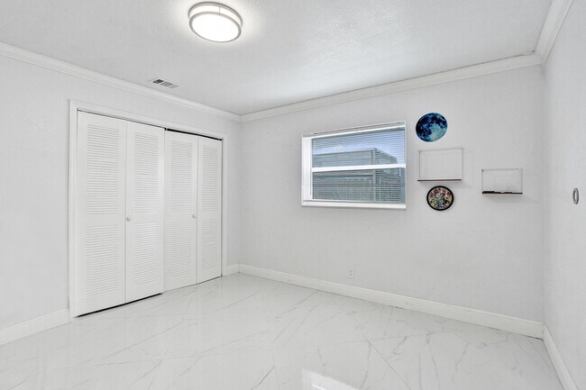 Building Photo - 855 NW 80th Terrace