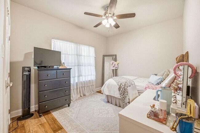 Building Photo - 191 Davis Ave